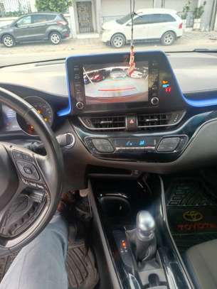 Toyota C-HR SUV 2021 image 4