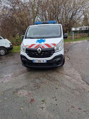 Ambulance Renault Trafic image 2