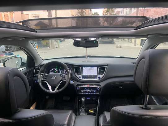 HYUNDAI TUCSON image 6