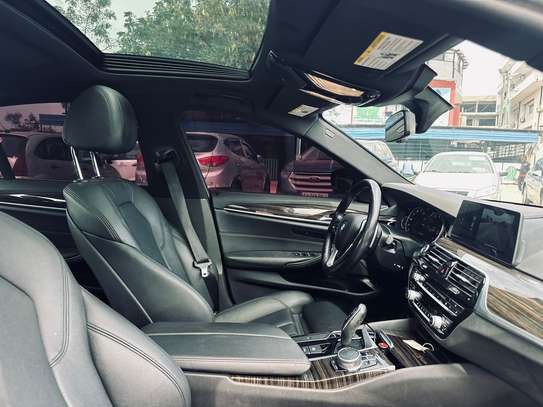 BMW 530i 2018 image 10