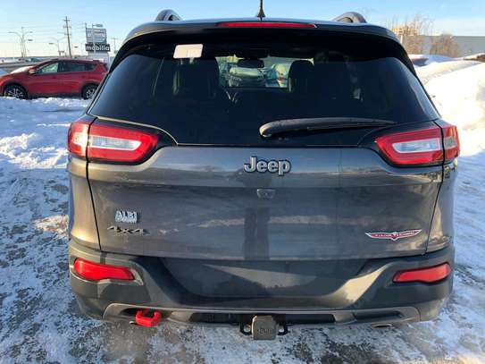 Jeep Cherokee trailhawk image 4