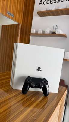 Ps4 pro 1 tera image 1