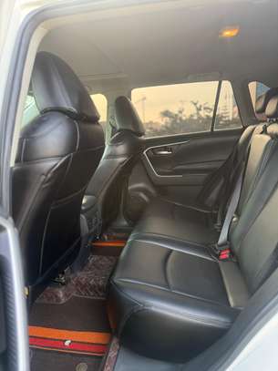 Toyota RAV4 année 2021 image 5