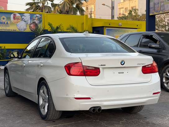 BMW Série 328i image 6