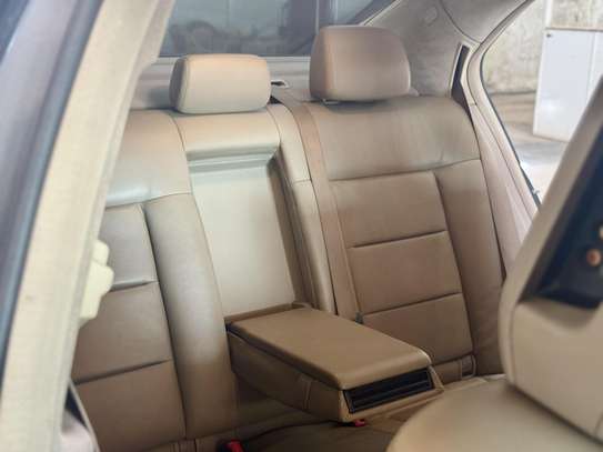 Mercedes E350 Elegance image 9