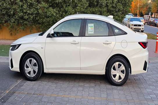 Toyota Yaris E 1.5L GCC (2026) — Berline — NEUVE image 9