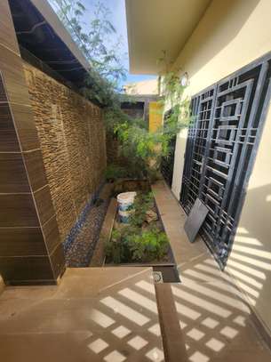 Villa R+2 à louer almadies image 10