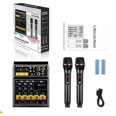 Table de mixage professionnelle avec 2 microphones image 9