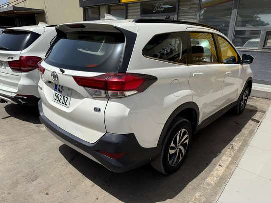 Toyota Rush 7 places 2021-2022 image 4