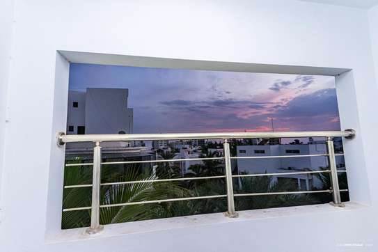 APPARTEMENT 5 CHAMBRES SALON MERMOZ 3 EME ETAGE image 9