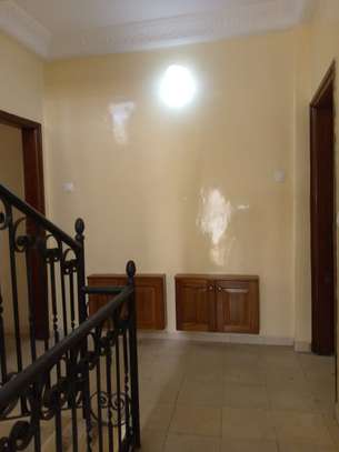 Appartement F4 à louer à la cité Djily Mbaye image 3