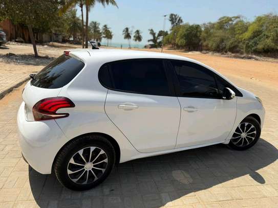 Peugeot 208 2017 image 6