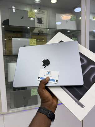 MacBook Pro M3 8Go 1To 14 pouces Neuf image 5