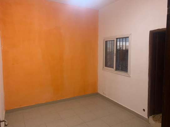 Chambre avec salle de bain à Ouakam image 2