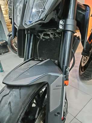 KTM 890 duke image 4