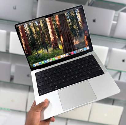 MacBook Pro M1 14 pouces (2021) 1Terra /32Go ram image 2