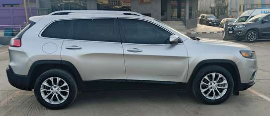 Jeep cherokee latitude 2019 image 3