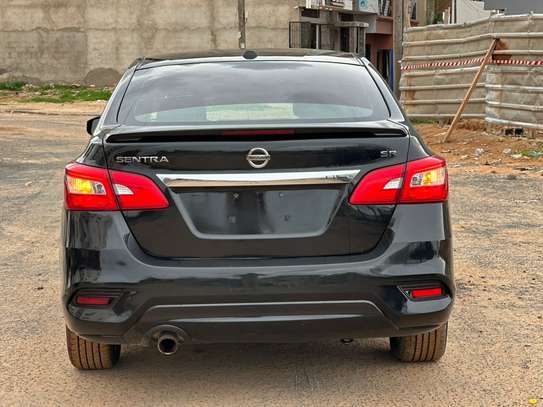 Nissan Sentra SR image 10