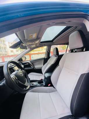 Toyota RAV 4 Adventure XLE image 3