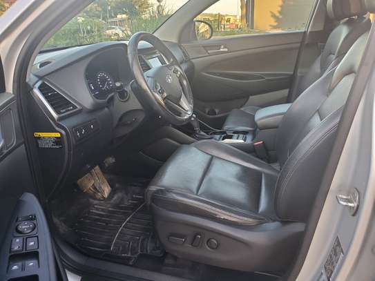 Hyundai Tucson full options version 4x4 image 4