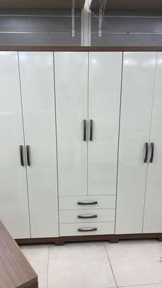 Armoire blanche 6 portes 4 tiroirs bois robuste image 4