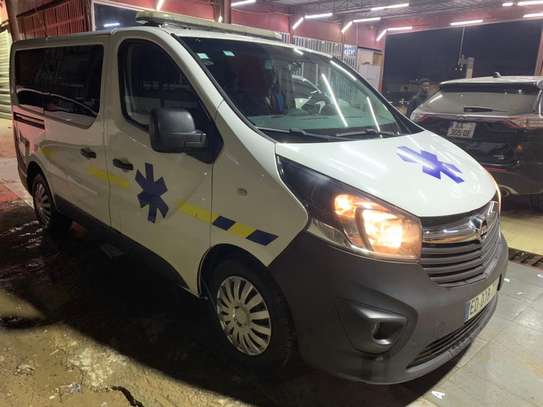 Ambulance Opel vivaro image 6