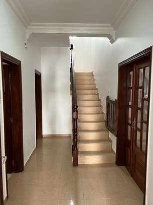 Villa à Louer aux Almadies image 3