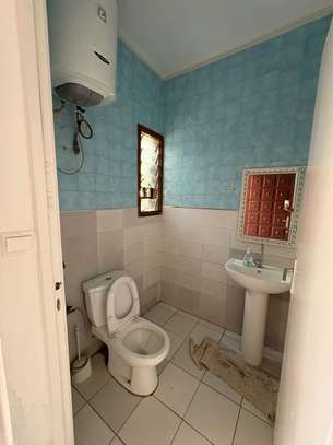 Villa non meublée à usage d'habitation ou de bureau image 10