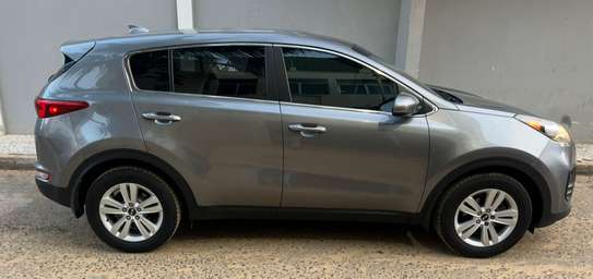 KIA SPORTAGE image 4