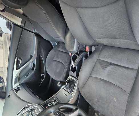 hyundai elantra image 4