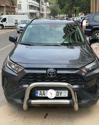 Toyota RAV4 année 2019 image 1