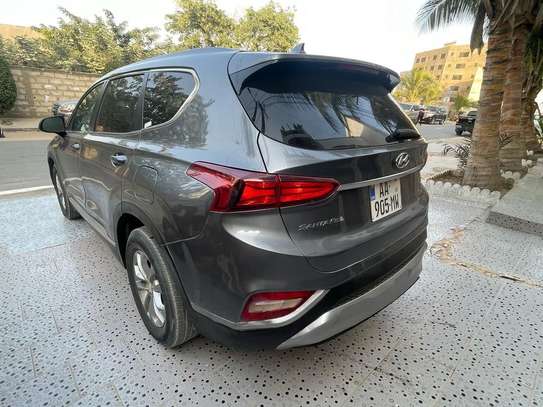 Hyundai Santafe 2109 image 7