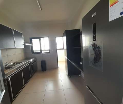 belle appartement a louer almadi image 4