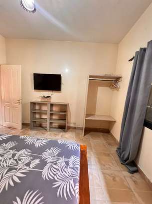 Joli studio meublé image 3