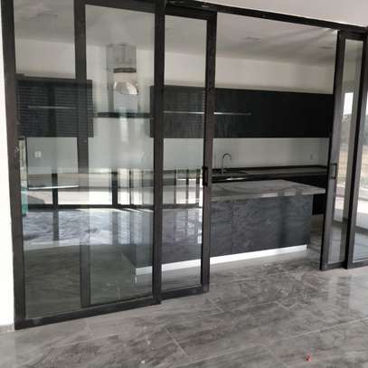 Magnifique appartement aux Almadies avec une petite vue mer image 3