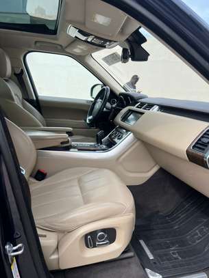 Range Rover sport image 4