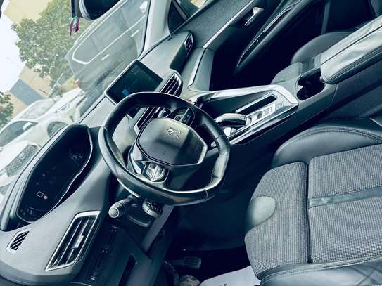 Peugeot 3008 GT 2018 image 8