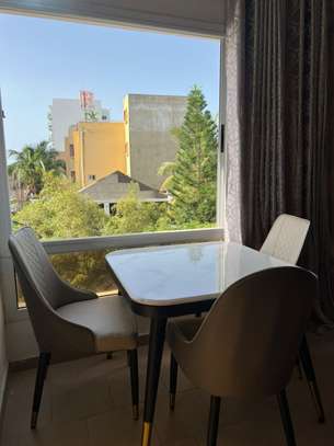 Appartement meublé au virage image 3