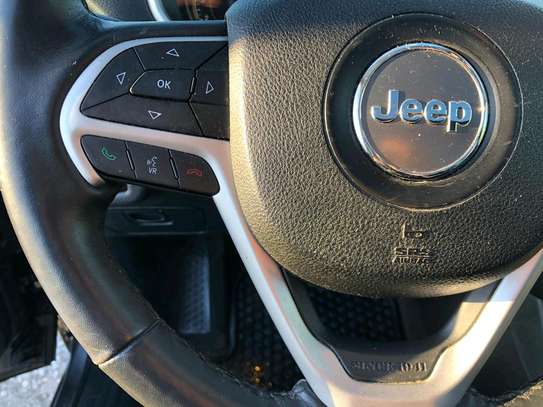 Jeep Cherokee trailhawk image 2