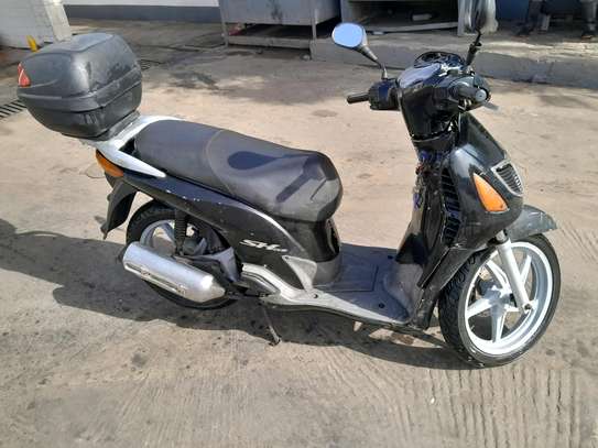 Yekh Gnak Moto Honda SH en très bon état. image 5