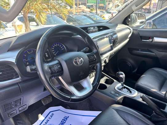 Toyota Hilux image 5