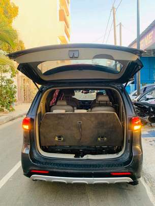 Kia carnival 2017 image 8