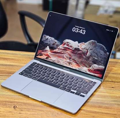 MacBook Pro Touch bard 2019 image 2