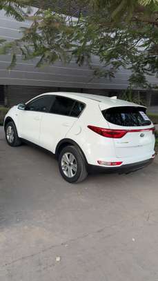 Kia Sportage SUV blanc fiable et confortable image 12
