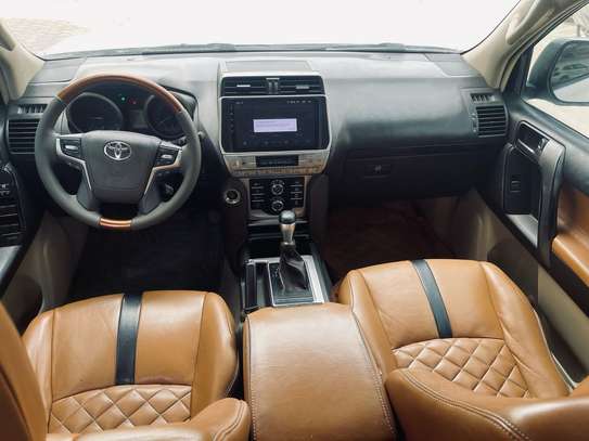 Toyota landcruiser VX image 6