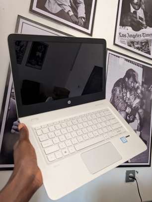 HP envy i7 6th gen / 8gb ram / 256gb image 3
