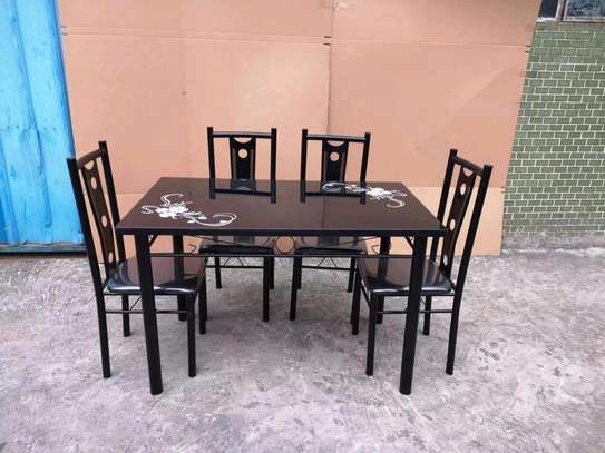Table 4 chaises image 1