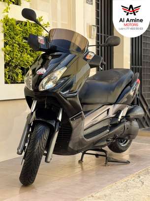 Yamaha Xmax 125i, Venant image 1