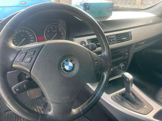 BMW 323i 2012 image 7