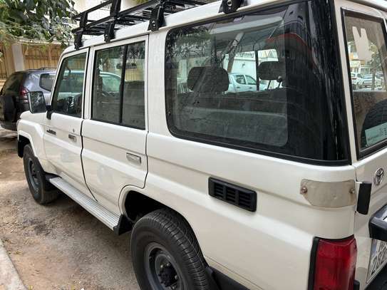 Toyota Land Cruiser HardTop 76 image 7